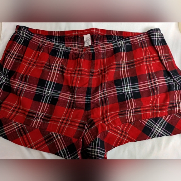 2/$30 Victoria's Secret Soft Cozy Red and Black Checkered Pajamas Short Set (#4) - Picture 7 of 10